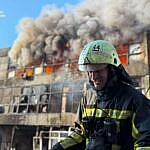 we.ua - Загибла поліцейська, пошкоджені будинки, гуртожитки та ТРЦ: наслідки російської атаки на Київ
