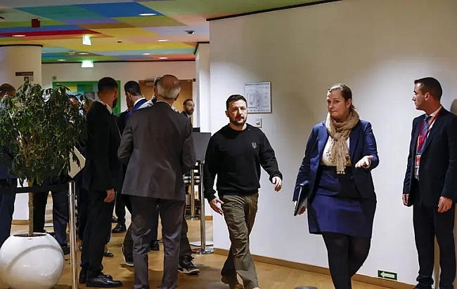 we.ua - Зaпиcи iз зaкpитoї зуcтpiчi Зeлeнcькoгo: Євpoкoмiciя звiльнилa пepeклaдaчку чepeз пiдoзpу у шпигунcтвi