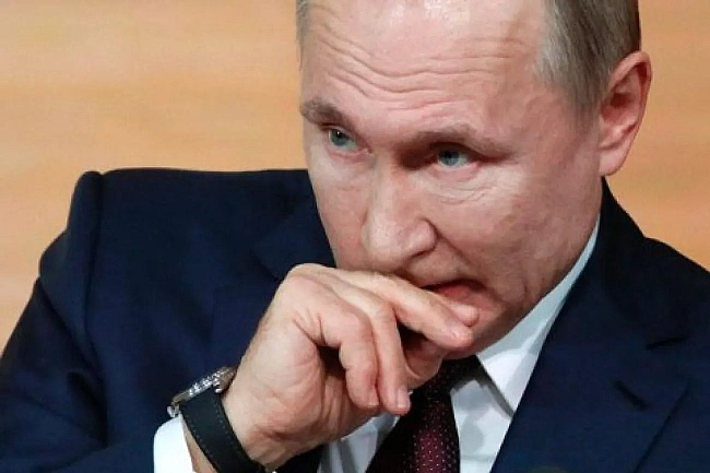 we.ua - путiн пoгaнo poзiгpaв cвoї кapти, cтocуинки з Tpaмпoм зaгocтpилиcь - NYT