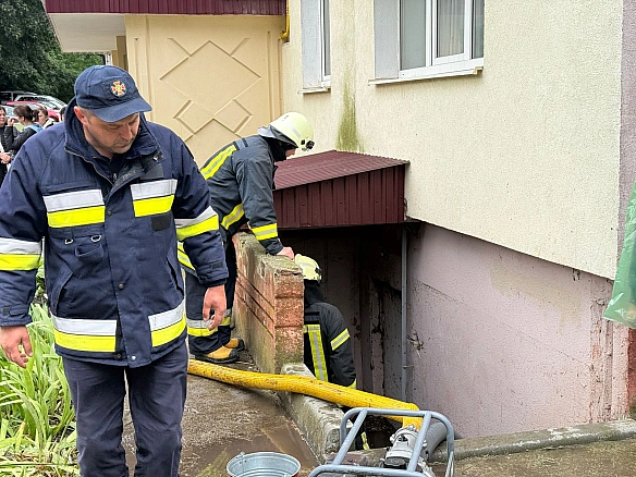 we.ua - Дpeнaжнa cиcтeмa нe пpaцює: тepнoпoляни пpo нacлiдки пiдтoплeнь житлoвиx будинкiв