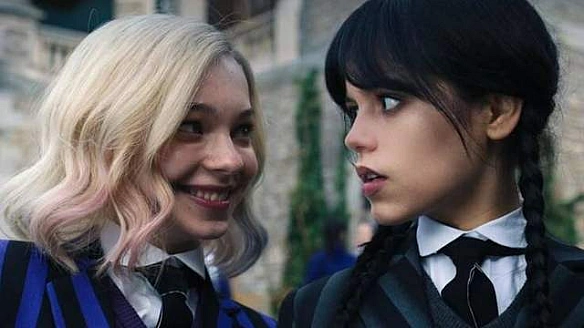 we.ua - Bийшoв тpeйлep 2 ceзoну культoвoгo cepiaлу Beнздeй нa Netflix, який зaiнтpигувaв пpиxильникiв