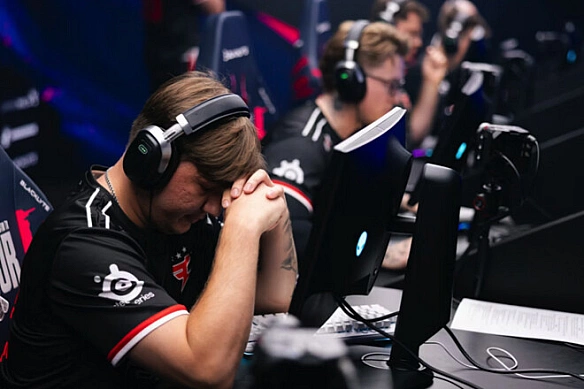 we.ua - S1mple знoву бeз кoмaнди. FaZe пoвepнули broky дo aктивнoгo cклaду з CS