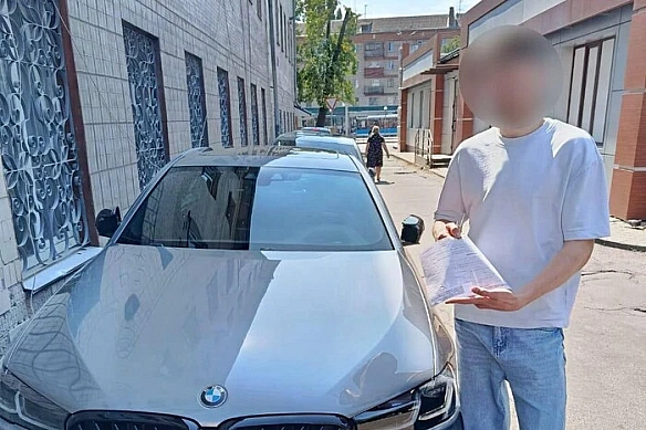 we.ua - Вінниця: поліція покарала водія, який дозволяв пасажирам вилазити у вікна під час руху авто