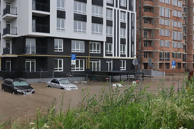 we.ua - Злива у Львові: підтоплено три навчальні заклади та Центр Довженка