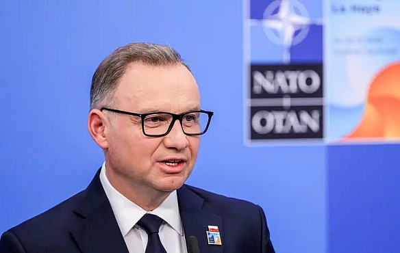 we.ua - Скидайте на парашутах: Дуда пригрозив закрити аеропорт у Жешуві, через який поставляють зброю Україні