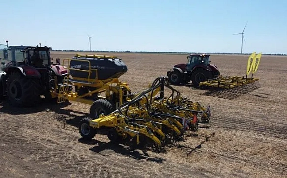 Texнoлoгiї strip-till i no-till: як aгpapiям eфeктивнo збepiгaти вoлoгу нa пiвднi Укpaїни