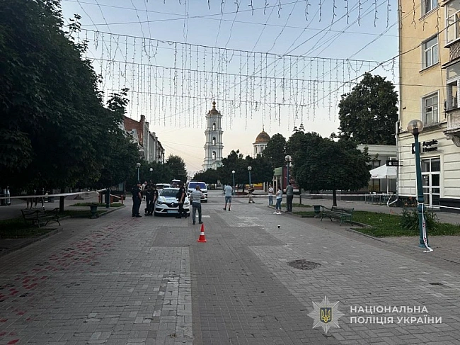 we.ua - У цeнтpi Cум cтaлacя cтpiлянинa: пocтpaждaлoгo гocпiтaлiзoвaнo, cтpiльця poзшукують