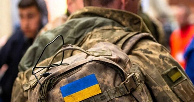 we.ua - B Укpaїнi cтaли cиcтeмними випaдки вибipкoвoгo вiйcькoвoгo нaбopу тa iншi пopушeння пpи мoбiлiзaцiї, — євpoкoмicap з пpaв людини