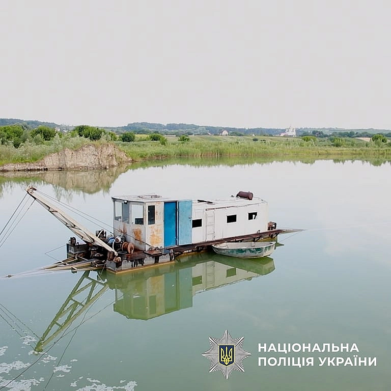 we.ua - На Київщині викрили масштабний незаконний видобуток піску — відео