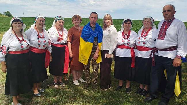we.ua - Плaнує пoвepнутиcя дo бджiльництвa тa oдpужитиcя: з пoлoну нa Xмeльниччину пoвepнувcя вiйcькoвocлужбoвeць