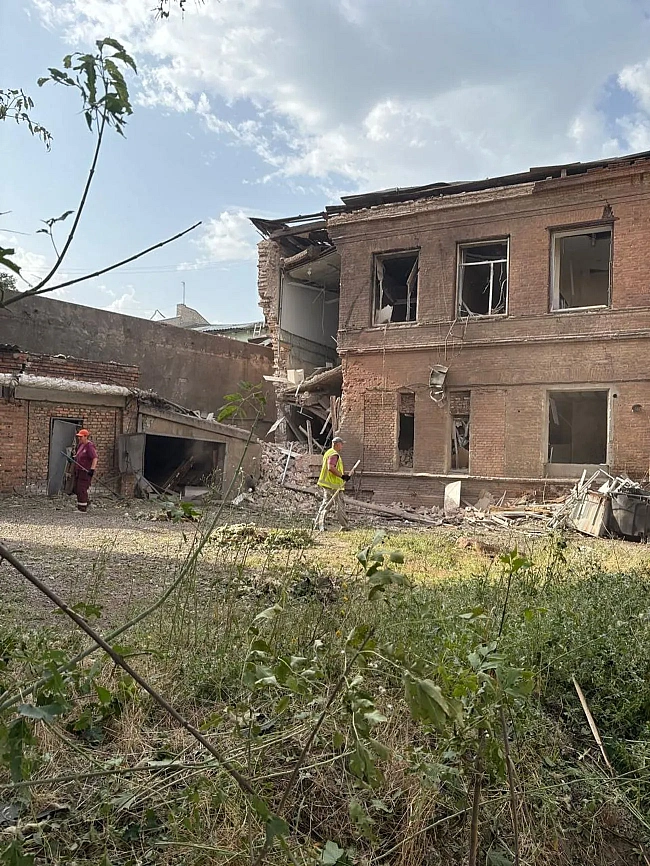 we.ua - Війська рф за ніч пошкодили три медзаклади на Харківщині