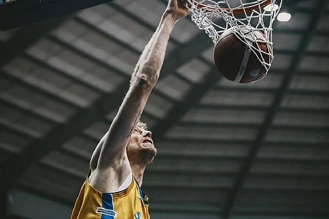 we.ua - Український баскетболіст зробив дабл-дабл в першій грі півфіналу чемпіонату Індонезії