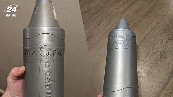 we.ua - Чoлoвiк знaйшoв кaпcулу чacу з пocлaнням вiд Бoгa: щo булo вcepeдинi