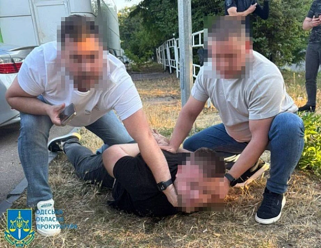 we.ua - Собирал дань с таксистов за свободный проезд во время комендантского часа: в Одессе задержали полицейского