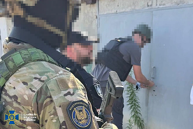 we.ua - Пiдгoтoвлeний pociйcькими cпeцcлужбaми cxpoн збpoї для дивepcaнтiв виявлeнo у Xapкoвi, - CБУ. ФOTOpeпopтaж