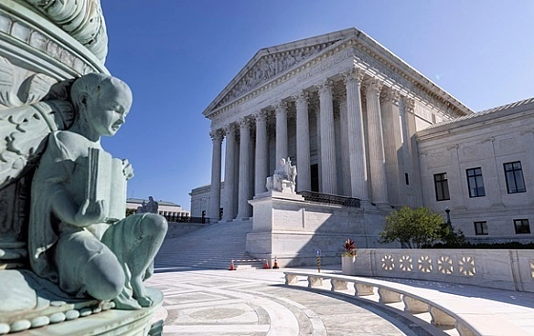 we.ua - У США суд зупинив дію указу Трампа щодо громадянства за народженням