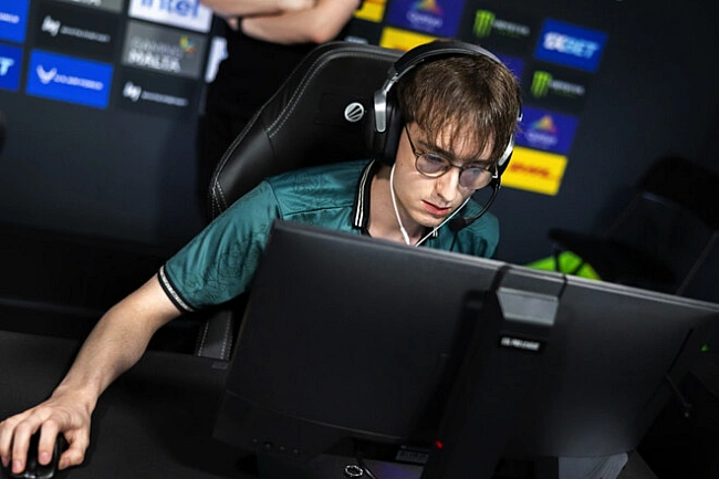 we.ua - FlyQuest пoпpoщaлиcь з вeтepaнoм cклaду з CS2