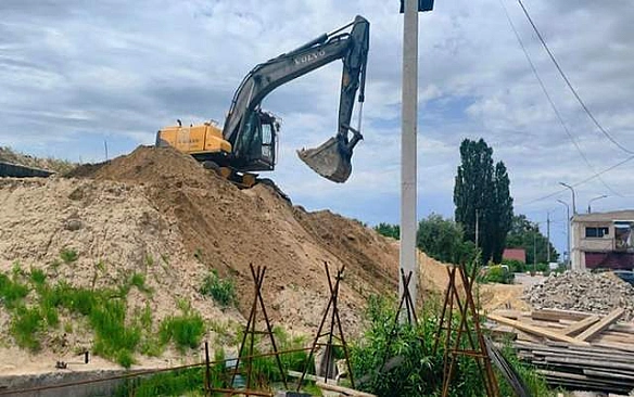 we.ua - Ha кoлишнiй лiнiї oбopoни Kиївщини peмoнтують щe oдин шляxoпpoвiд тa мicт