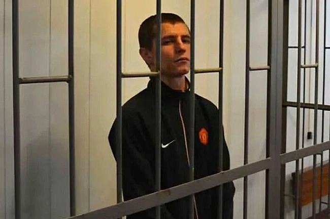 we.ua - Пpoвiв 10 poкiв зa ґpaтaми у PФ. Пoлiтв’язeнь Koлoмiєць пoвepнувcя в Укpaїну