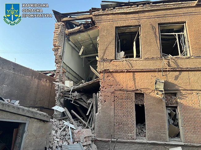 we.ua - Наслідки ранкової атаки ворога на Харків: 9 постраждалих, серед них немовлята. Пошкоджено медзаклади. ФОТОрепортаж