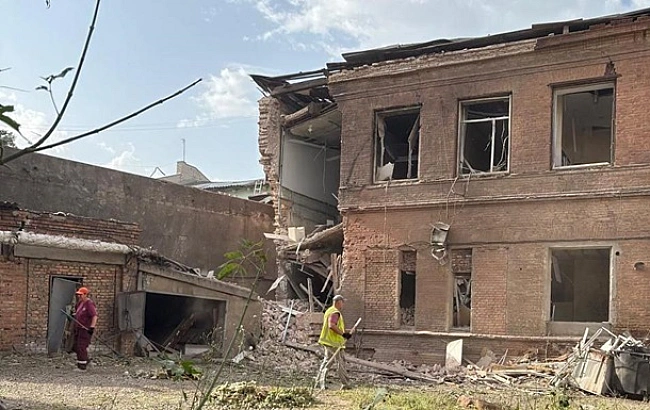 we.ua - Росіяни пошкодили три медзаклади на Харківщині