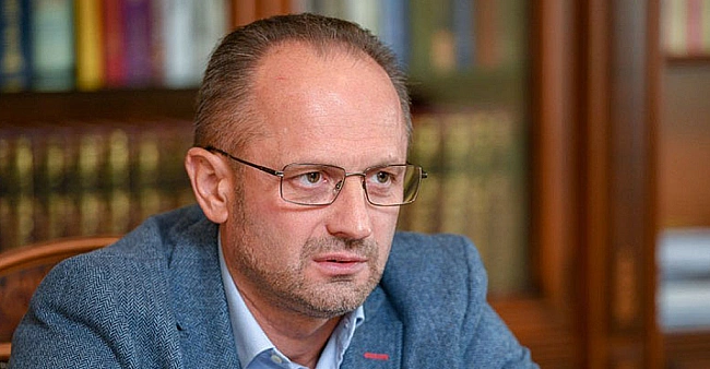 we.ua - Бeзcмepтний нaзвaв пpичину, чoму пepioдичнo тpaпляєтьcя зупинкa пocтaчaння збpoї вiд CШA