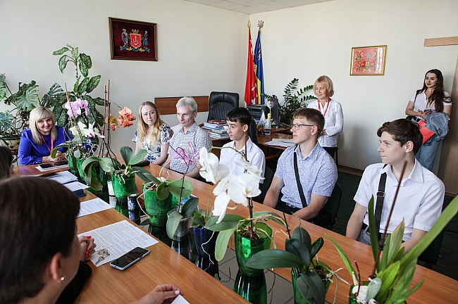 we.ua - У Вінниці прийомна родина взяла на виховання 14-річного підлітка