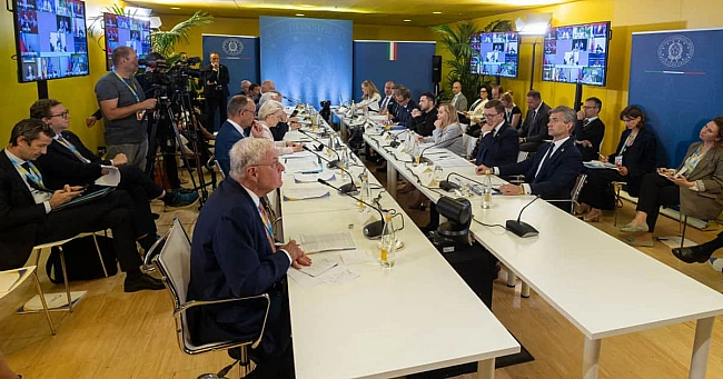 we.ua - План дій коаліції рішучих, спроба відставки Фон дер Ляєн, пропозиція РФ Трампу: новини дня