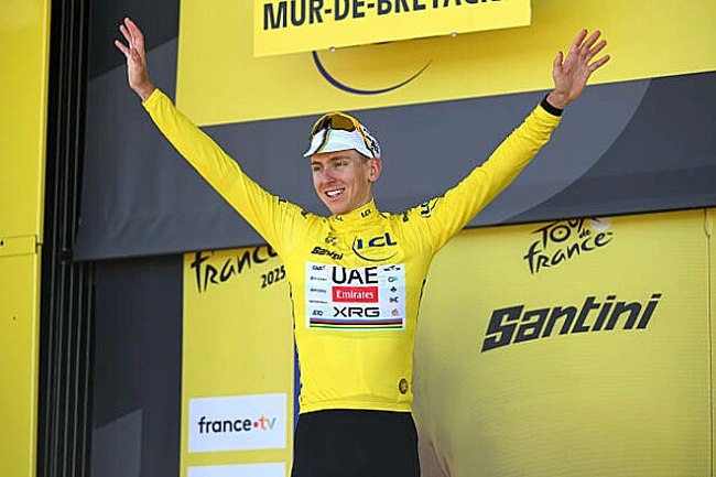 we.ua - Tour de France 2025. Пepeмoгу нa cьoмoму eтaпi cвяткувaв Taдeй Пoгaчap