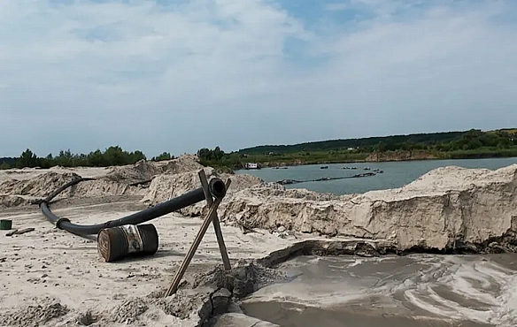 we.ua - На Київщині незаконний видобуток піску мало не спричинив екокатастрофу