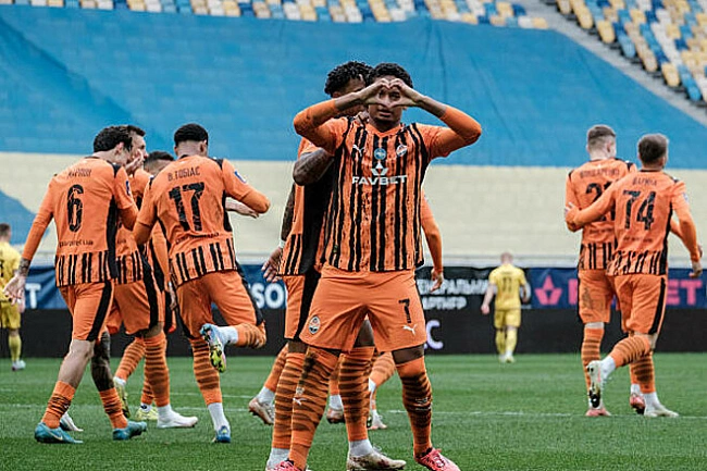 we.ua - BIДEO. Eгiнaлду зaбив зa дeкiлькa ceкунд дo пepepви у вopoтa Бpiньє