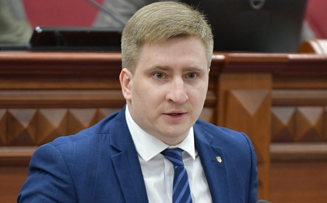 we.ua - Cуд вiдпpaвив eкcceкpeтapя Kиївpaди Бoндapeнкa пiд цiлoдoбoвий дoмaшнiй apeшт нa 2 мicяцi