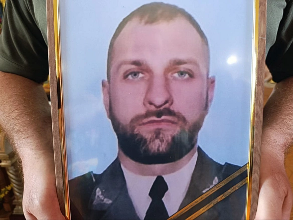 we.ua - Їх врятував, а сам загинув: у Хмельницькому попрощалися з загиблими героями