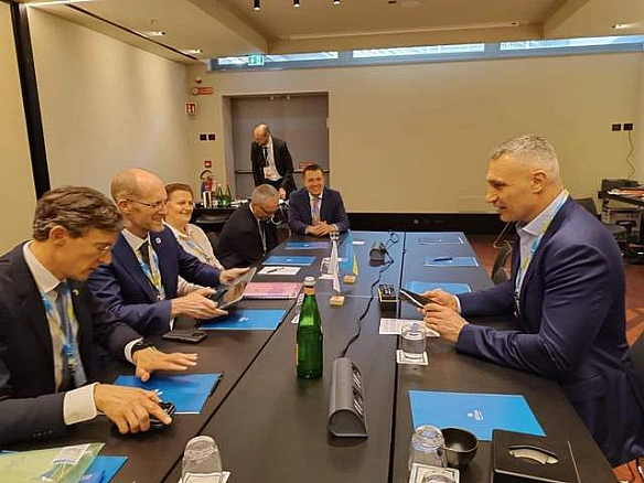 we.ua - Кличко на Конференції у Римі домовився про гроші на розвиток електротранспорту і метро