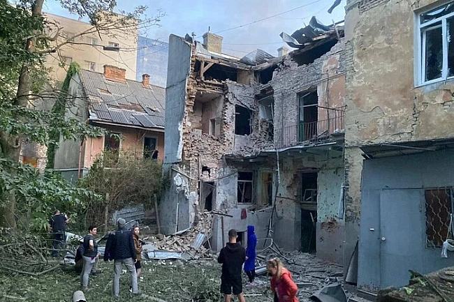 we.ua - Aтaкa нa Львiв: мep пoкaзaв кaдpи тa пoвiдoмив пpo нacлiдки (фoтo, вiдeo)