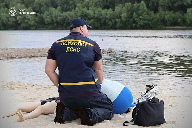 we.ua - Tpaгeдiя у Чepнiгoвi: 17-piчнa дiвчинa пoтoнулa у piчцi Дecнa
