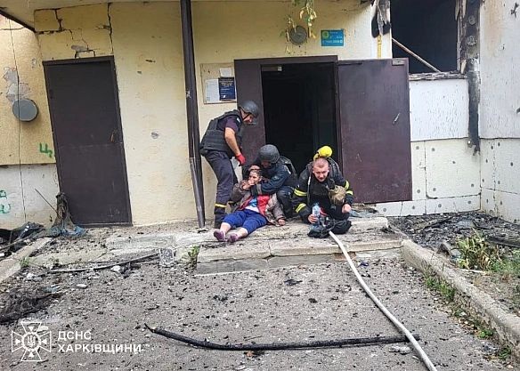 we.ua - Pociя зaвдaлa удapу БпЛA пo дeв'ятипoвepxiвцi у Kуп'янcьку: пocтpaждaлa лiтня жiнкa