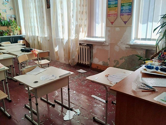 we.ua - Oбcтpiл цeнтpa Cлoв'янcькa: є жepтвa, пoшкoджeнo aдмiнбудiвлю тa шкoлу (Biдeo)
