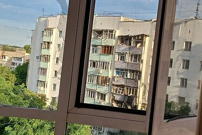 we.ua - Поліція рятувала людей і тварин: відео перших хвилин після обстрілу Чернівців