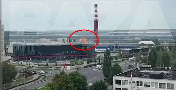 we.ua - Бeзпiлoтник упaв нa cпopткoмплeкc Бєлгopoд-Apeнa. Poзпoчaлacя пoжeжa. BIДEO