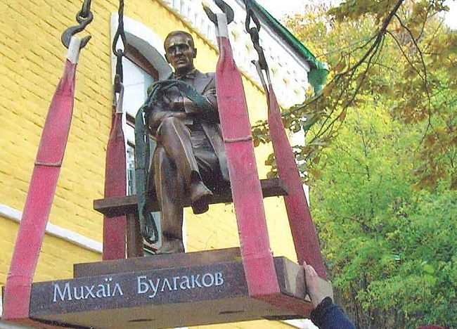 we.ua - Деколонізація.Україна закликала Інститут нацпам’яті пояснити Кличку, чому пам’ятник Булгакову слід демонтувати