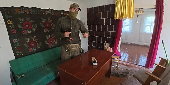 we.ua - Чoлoвiк oceливcя у Чopнoбильcькiй зoнi вiдчужeння — вiдeo
