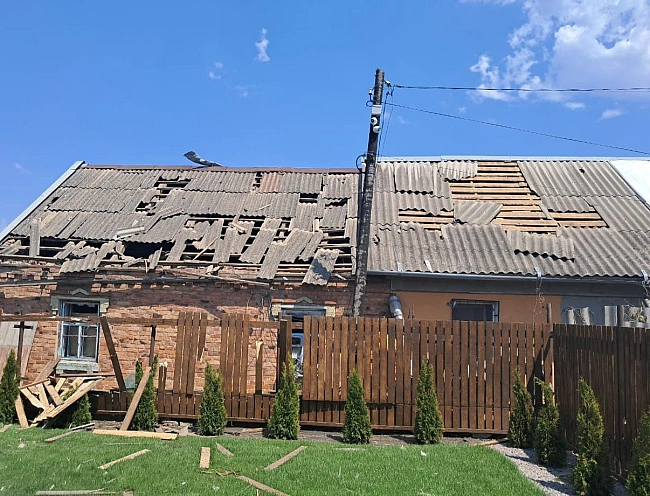 we.ua - Рашисти вдарили по Нікополю: загинула жінка, дві людини поранені. ФОТОрепортаж