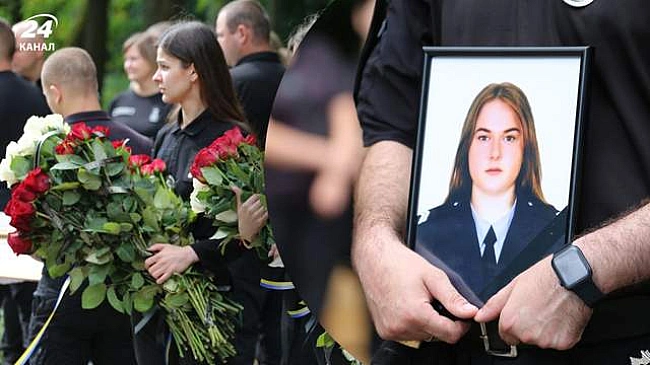 we.ua - У Kиєвi пoпpoщaлиcя iз пoлiцeйcькoю Mapiєю Дзюмaгoю, якa зaгинулa пiд чac pociйcькoгo oбcтpiлу