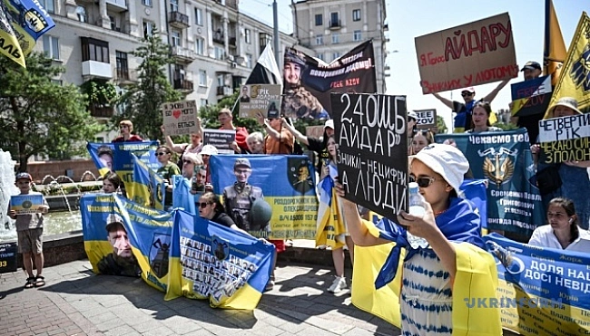 we.ua - У Запоріжжі на акцію підтримки військовополонених вийшли двоє захисників, які повернулись з полону