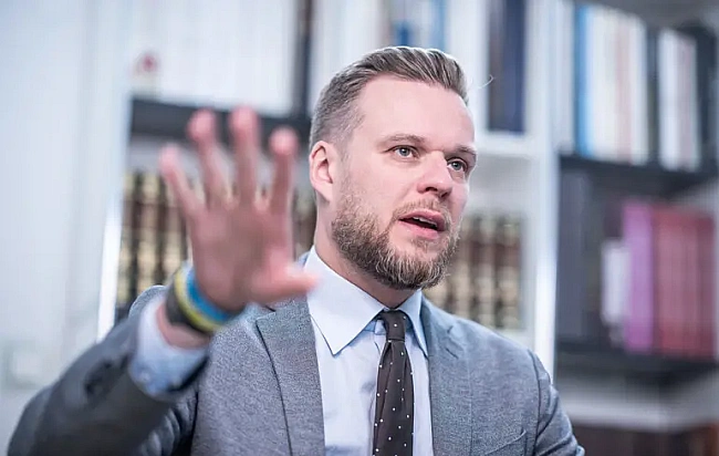 we.ua - Захід грає у політичне шоу, поки Україна веде реальну війну – Ландсбергіс