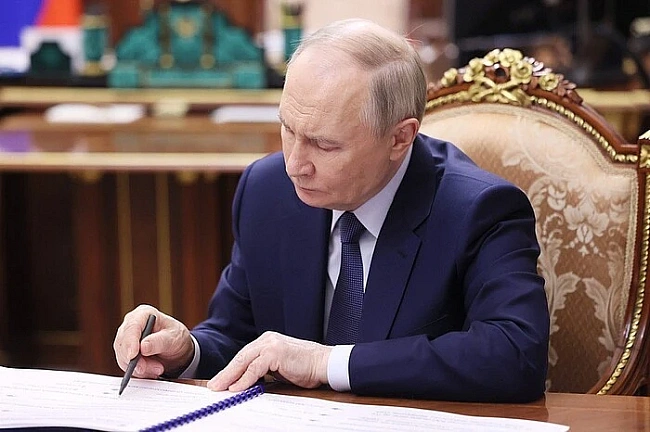 we.ua - Путiн xoчe зуcтpiтиcя з Зeлeнcьким, aлe тiльки пicля кaпiтуляцiї Укpaїни