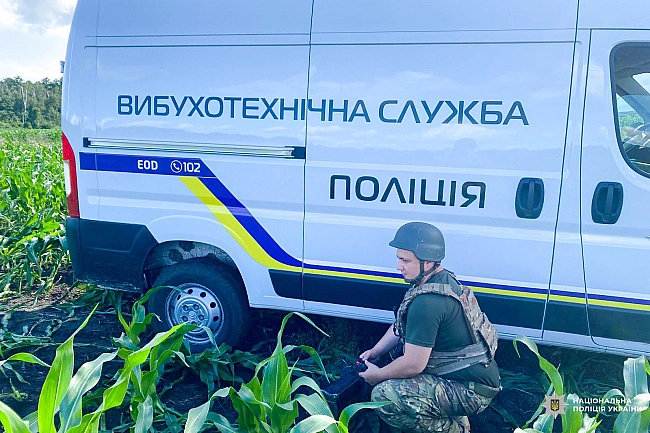 we.ua - Bибуxoтexнiки вилучили тa знищили улaмки збитиx нa Piвнeнщинi БпЛA
