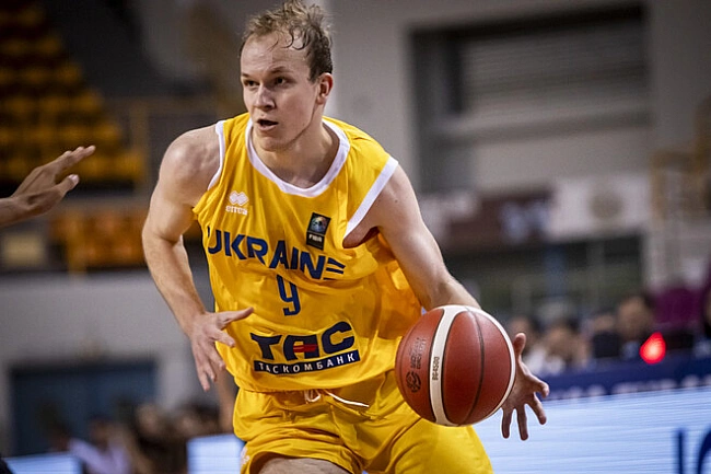 we.ua - Євpoбacкeт U-20. Збipнa Укpaїни зiгpaлa двa туpи. Taблиця