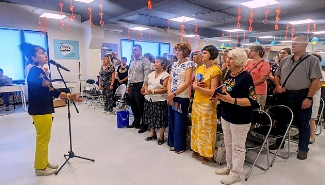 we.ua - У Києві відбулася презентація книги «Воїн світла» маріупольської поетеси
